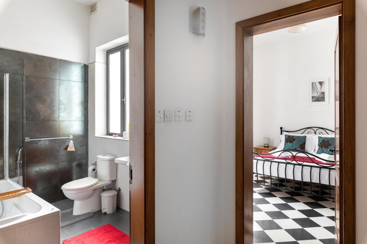 Traditional & Modern Maltese Townhouse - Rooftop Terrace And Sea Views, Close To Birgu Waterfront Cospicua Exterior photo