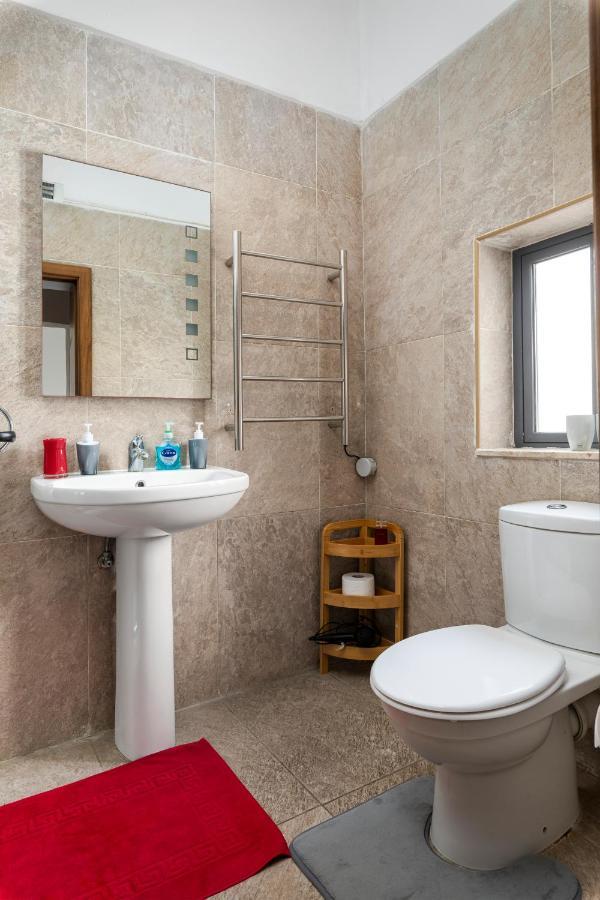 Traditional & Modern Maltese Townhouse - Rooftop Terrace And Sea Views, Close To Birgu Waterfront Cospicua Exterior photo